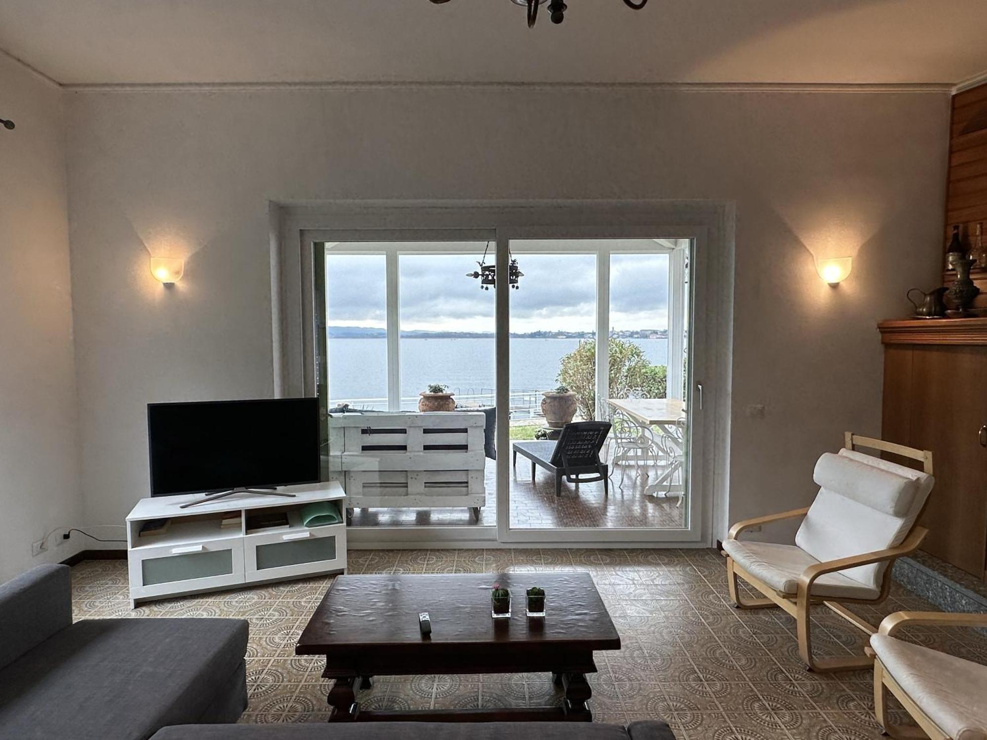 Villa Anastasye Your Lakefront Vacation Rental Predore Room photo